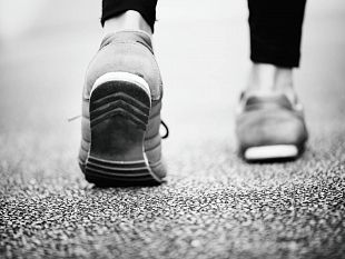 trapani-donna-cade-a-causa-di-un-marciapiedi-dissestato