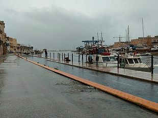 mazara-diverse-vie-allagate-a-causa-della-pioggia-comunque-al-momento-non-si-registra-nessun-danno