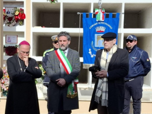 petrosino-sepolto-il-migrante-trovato-senza-vita-sulla-di-torrazza-cerimonia-interreligiosa-al-cimitero-comunale