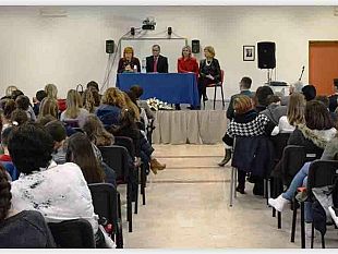 mazara-incontro-con-la-dott-ssa-alessandra-camassa-ospite-alla-scuola-media-g-grassa