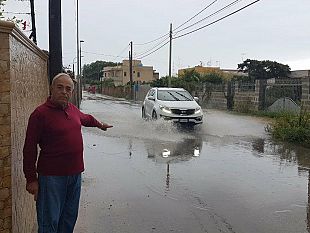 video-mazara-appena-unora-di-pioggia-e-via-mario-fani-un-fiume