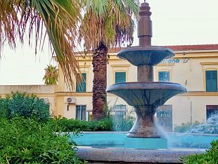 ripristinata-la-fontana-di-piazza-amendola