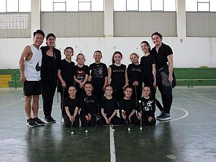 twirling-le-libellule-marsala-in-stage-con-il-campione-mondiale-giapponese-komada