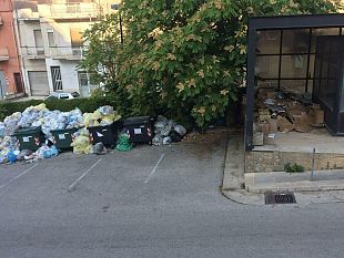 castelvetrano-lospedale-sommerso-dai-rifiuti-e-chi-dovrebbe-vigilare-che-fa