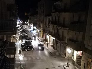 ieri-sera-e-tornato-ad-illuminarsi-corso-vittorio-emanuele