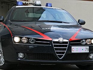 castelvetrano/marinella-ubriaco-lancia-pietre-contro-unauto-arrestato-dai-carabinieri