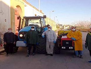 mazara-questa-sera-sanificazione-con-trattori