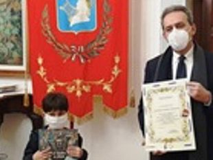 marsala-premiato-al-comune-il-giovanissimo-attore-matteo-andrea-galfano