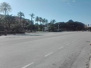 trapani-la-zona-pedonale-di-piazza-vittorio-violata-da-scooter-pericolosi
