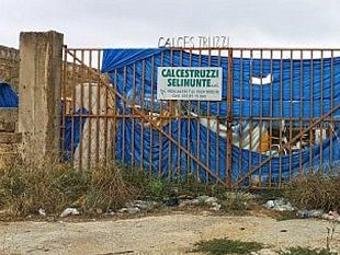 ex-cementificio-un-arresto-e-una-denuncia-della-polizia-di-stato