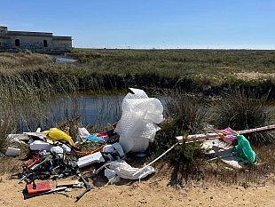 oasi-di-capo-feto-rifiuti-di-ogni-genere-necessaria-una-bonifica-straordinaria