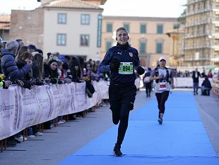 latleta-pantesco-dario-ferrante-alla-maratona-di-pisa