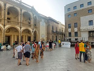 mazara-grande-successo-per-liniziativa-vespa-special-friends-organizzata-dal-lions-club-fata-morgana