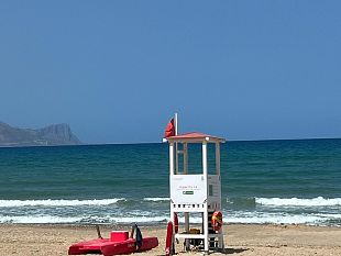 alcamo-marina-madre-e-figlio-in-difficolta-in-mare-soccorsi-da-due-bagnanti