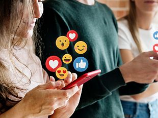 pgiovani-e-social-media-tra-rivoluzione-digitale-e-sfide-quotidiane