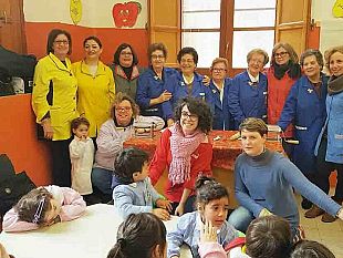 mazara-del-vallo-anziani-e-bambini-insieme-le-chiacchiere-nascono-a-scuola