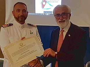 mazara-massima-onorificenza-rotariana-conferita-al-comandante-giovetti