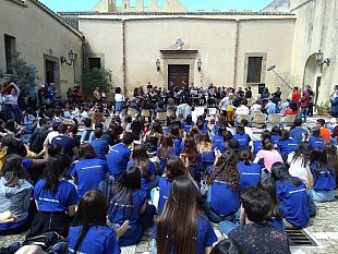 partanna-studenti-e-autorita-uniti-nel-ricordo-commosso-di-rita-atria