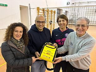 due-imprenditori-donano-un-defibrillatore-alla-new-efebo-volley-castelvetrano