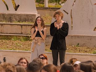 a-erice-la-officina-delle-arti-sceniche-sei-giorni-di-teatro-partecipazione-e-prevenzione-con-la-rete-she-e-lass