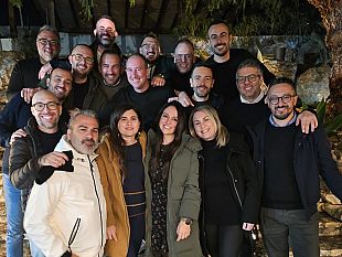 ex-compagni-di-scuola-si-riuniscono-a-trapani-una-serata-da-ricordare