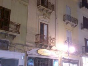 maltempo-e-forte-vento-di-scirocco-pezzi-di-cornicione-si-staccano-da-un-abitazione-di-corso-umberto