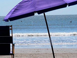 capitaneria-di-porto-effettuato-un-sequestro-di-ombrelloni-e-sdraio-operato-nei-confronti-di-un-circolo