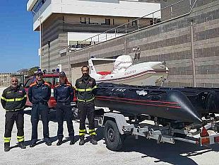 immigrazione-clandestina-gommone-sequestrato-dalla-guardia-costiera-assegnato-al-comando-provinciale-dei-vigili-del-fuoco