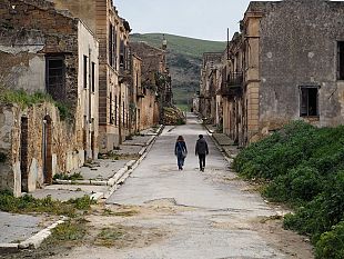 synthesis-a-londra-la-rinascita-del-belice-con-la-mostra-di-vincenzo-muratore