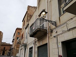 castelvetrano-risolto-il-mistero-delle-luci-accese-di-giorno-e-spente-di-notte-lamministrazione-risponde-ma-i-commercianti-sono-sul-piede-di-guerra