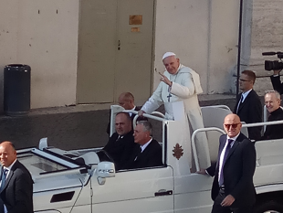 alcamo-oggi-il-sindaco-domenico-surdi-ed-il-presidente-del-consiglio-comunale-baldo-mancuso-a-roma-per-ludienza-papale