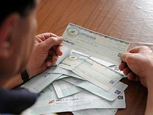 approvato-emendamento-che-prevede-lo-stop-ai-protesti-degli-assegni-fino-al-31-agosto