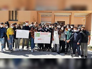 la-protesta-degli-alunni-dellist-abele-damiani