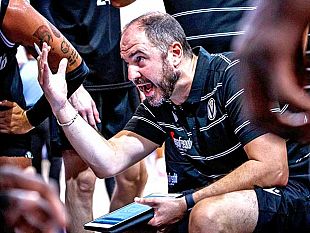 trapani-shark-diana-corre-verso-la-panchina