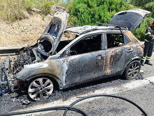auto-in-fiamme-in-autostrada-tra-partinico-e-balestrate