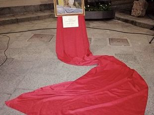 catania-artista-dona-al-consiglio-comunale-unica-litofotografia-di-opera-su-santagata-consegnata-a-papa-francesco