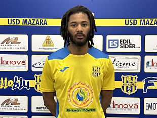 in-gialloblu-il-centravanti-loic-amisi-kasabala