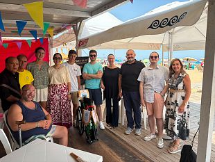 erice-il-rotary-dona-sedia-a-rotelle-per-laccesso-in-spiaggia