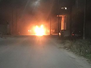 auto-in-fiamme-in-via-ammiraglio-rizzo