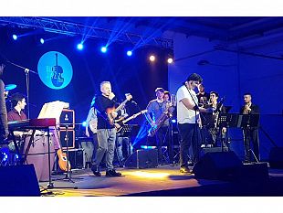 video-successo-per-la-ii-serata-del-blue-jazz-fest-con-leo-de-santi-e-tower-of-groove-stasera-gran-finale