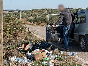 codice-della-strada-multe-fino-a-18mila-euro-per-chi-abbandona-rifiuti-dallauto
