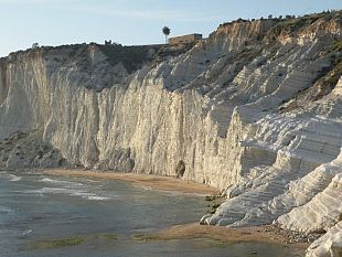 alla-scala-dei-turchi-lo-spot-del-nuovo-profumo-di-giorgio-armani