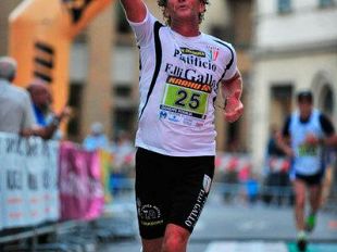 l-atleta-mazarese-pomilia-nei-42-145-km-della-maratorna-del-mugello