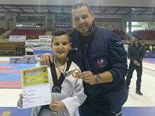 mazara-giuseppe-bellomo-della-scuola-taekwondo-angileri-sale-sul-terzo-gradino-del-podio-ai-campionati-italiani