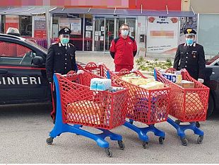 i-carabinieri-di-castelvetrano-acquistano-beni-di-prima-necessita-per-i-piu-bisognosi