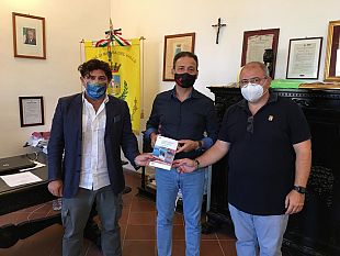 presentata-al-palazzo-di-citta-la-monografia-la-comunita-marinara-di-mazara-del-vallo-memoria-e-identita-del-giornalista-francesco-mezzapelle-edita-da-uila-pesca