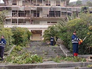 erice-musumeci-fa-sul-serio-operai-al-lavoro-presso-lex-ospedale-la-russa