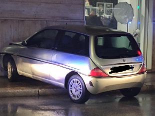 trapani-incidente-in-via-cofano-auto-finisce-contro-un-palazzo