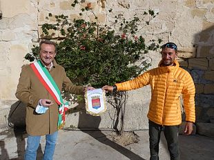 video-trapani-tranchida-incontra-il-navigatore-arrivato-dalla-sardegna