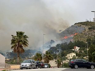 erice-avvolta-dalle-fiamme-lincendio-ha-devastato-la-montagna
